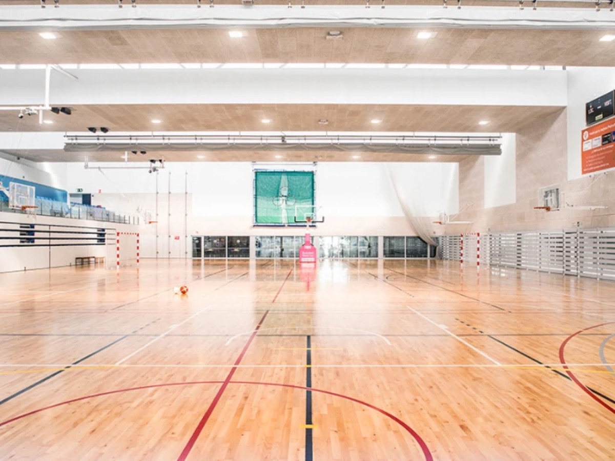 Interior del Polideportivo Gornal